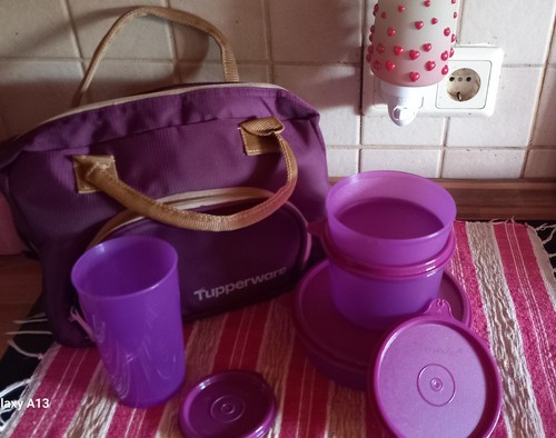 Tupperware lady - 🌺,
